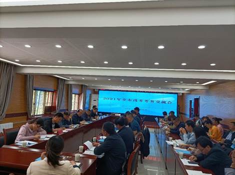 说明: 餐厅里的人们中度可信度描述已自动生成